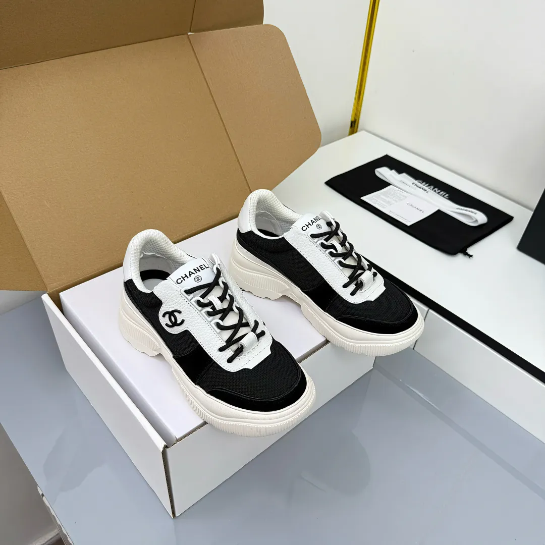 👟👟Ex-factory price 620👟👟 Chanel bread shoes ~ original calfskin panda shoes Chanel 25C latest hot style panda black and white sports shoes casual sneakers Xiaoxiang hot item classic black and white panda color coco girls must pay Fabric: original custom mixed sheepskin lining: original imported breathable mesh lining outsole: Original molded rubber + TPU combination Size: Women's 35-41